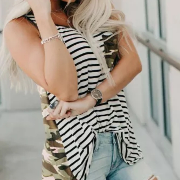 Private Label Tops - 🆕 Cute Camo & stripe tunic length tank top